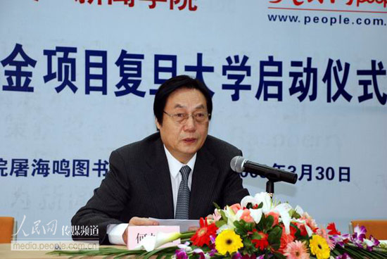 何加正为到场师生作题为“走向主流化的新媒体”的主题演讲