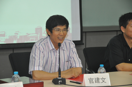 人民网副总裁官建文致辞