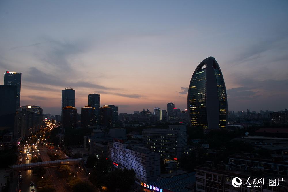 人民日報社新媒體大廈夜景