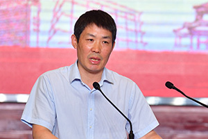 中国社科院新闻与传播研究所新闻学研究室主任 黄楚新